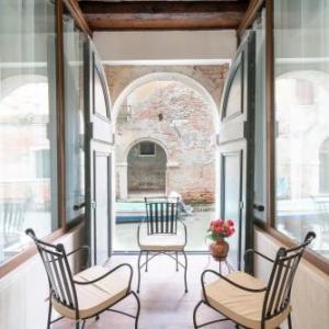 Riva Palace Apartments by Wonderful Italy