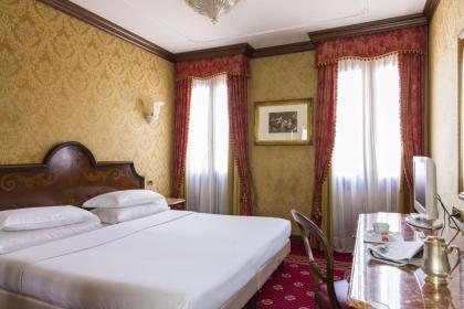 NH Venezia Santa Lucia - image 17