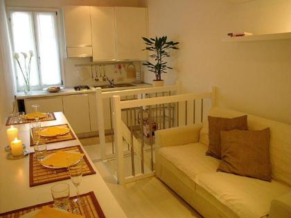 Venetian Apartments - image 22