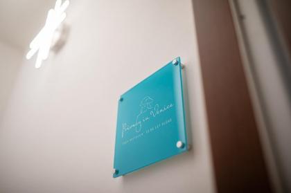Privacy in Venice Apartment - image 5