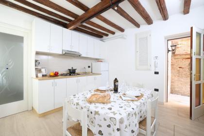Ca Giardini Apartments in Biennale by Bricola Apartments - image 24