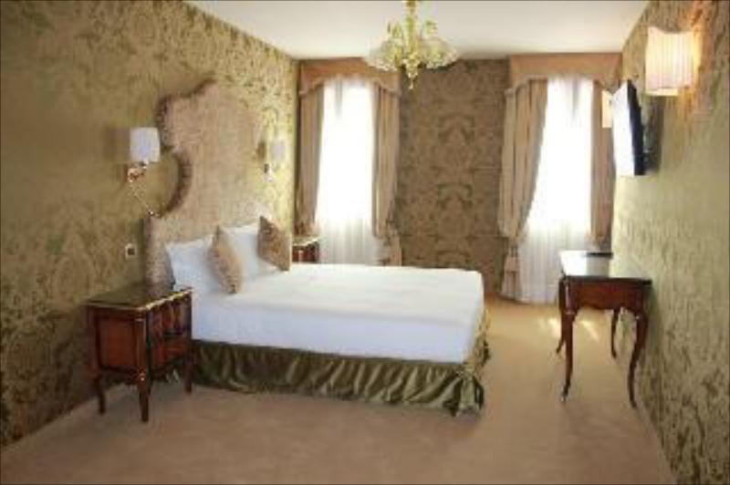 Hotel Casanova - image 2