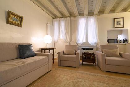 Gondola Luxury - Campo Santi Filippo e Giacomo - image 28