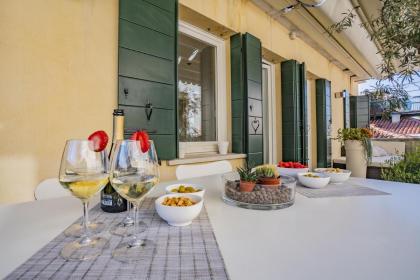 Colleoni Apartment with 2 Superb Terraces - image 27
