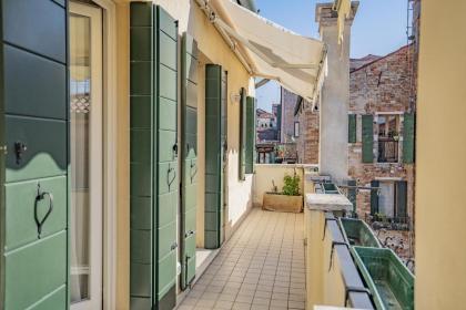 Colleoni Apartment with 2 Superb Terraces - image 28