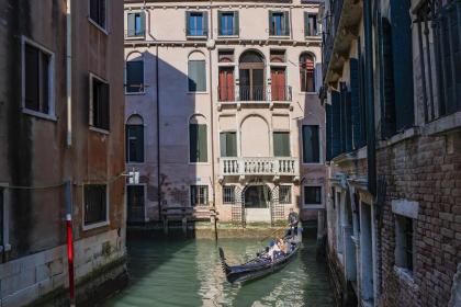 Corte Rubbi 1 A True Canal-side Experience - image 22