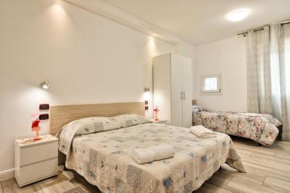 Venice Pink House - image 22