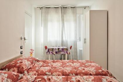 Venice Pink House - image 27