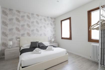 Apartments in San Marco with Canal View by Wonderful Italy - image 21