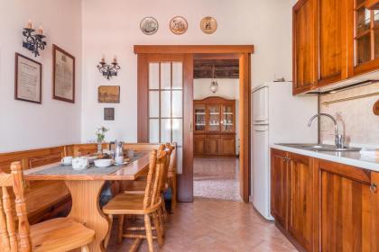 Colombina House close to the Train Station - image 25