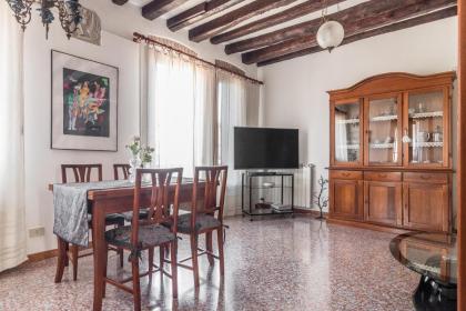 Colombina House close to the Train Station - image 30