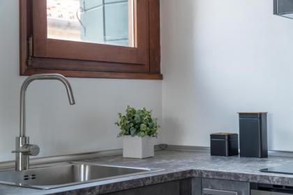 Bright Apartment On Venetian Roofs R&R - image 21