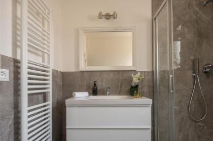 Bright Apartment On Venetian Roofs R&R - image 27