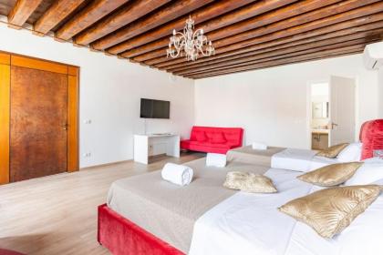 Venice Luxury Suites - image 24