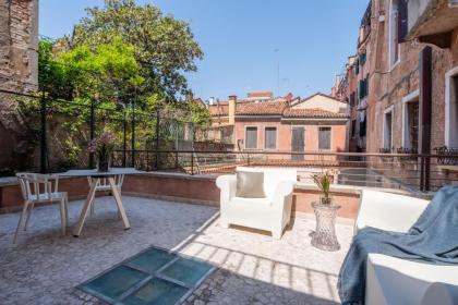 Palace Canal View by Wonderful Italy - image 27