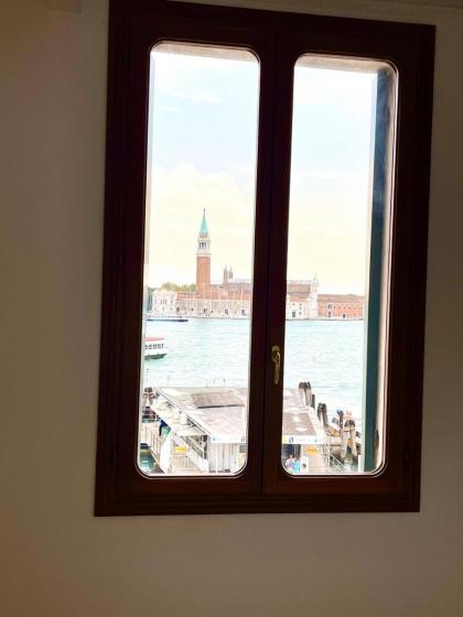 The B Collection - Riva Schiavoni - Bacino San Marco View - image 23